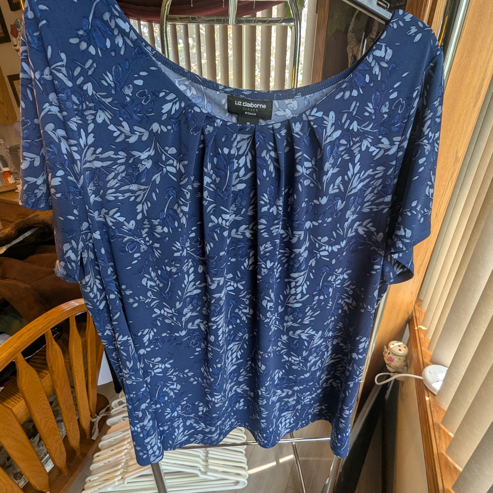 Liz Claiborne Women's Blue Floral Top